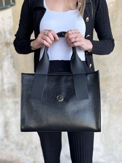9 Elegantní větší černá dámská kabelka do ruky S684 GROSSO