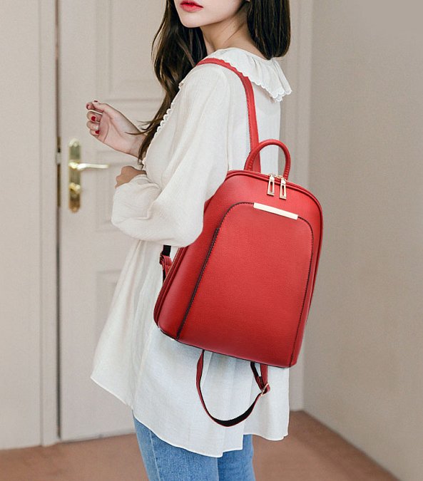 Černý elegantní menší dámský batůžek / kabelka